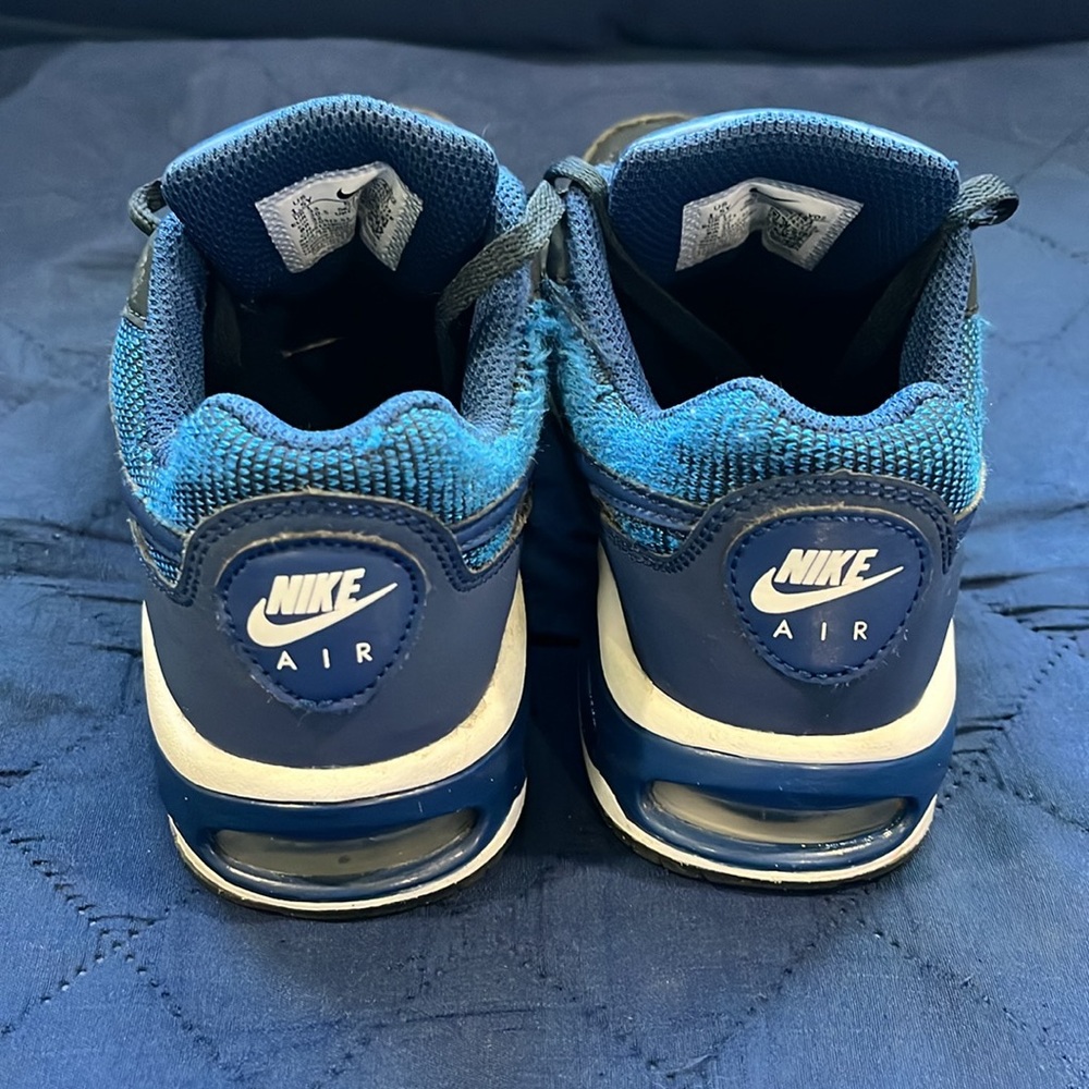Nike Air Max IVO PS ‘Dark Obsidian’ Kids Sneakers - Size 1.5Y Gently Worn - Picture 3 of 6